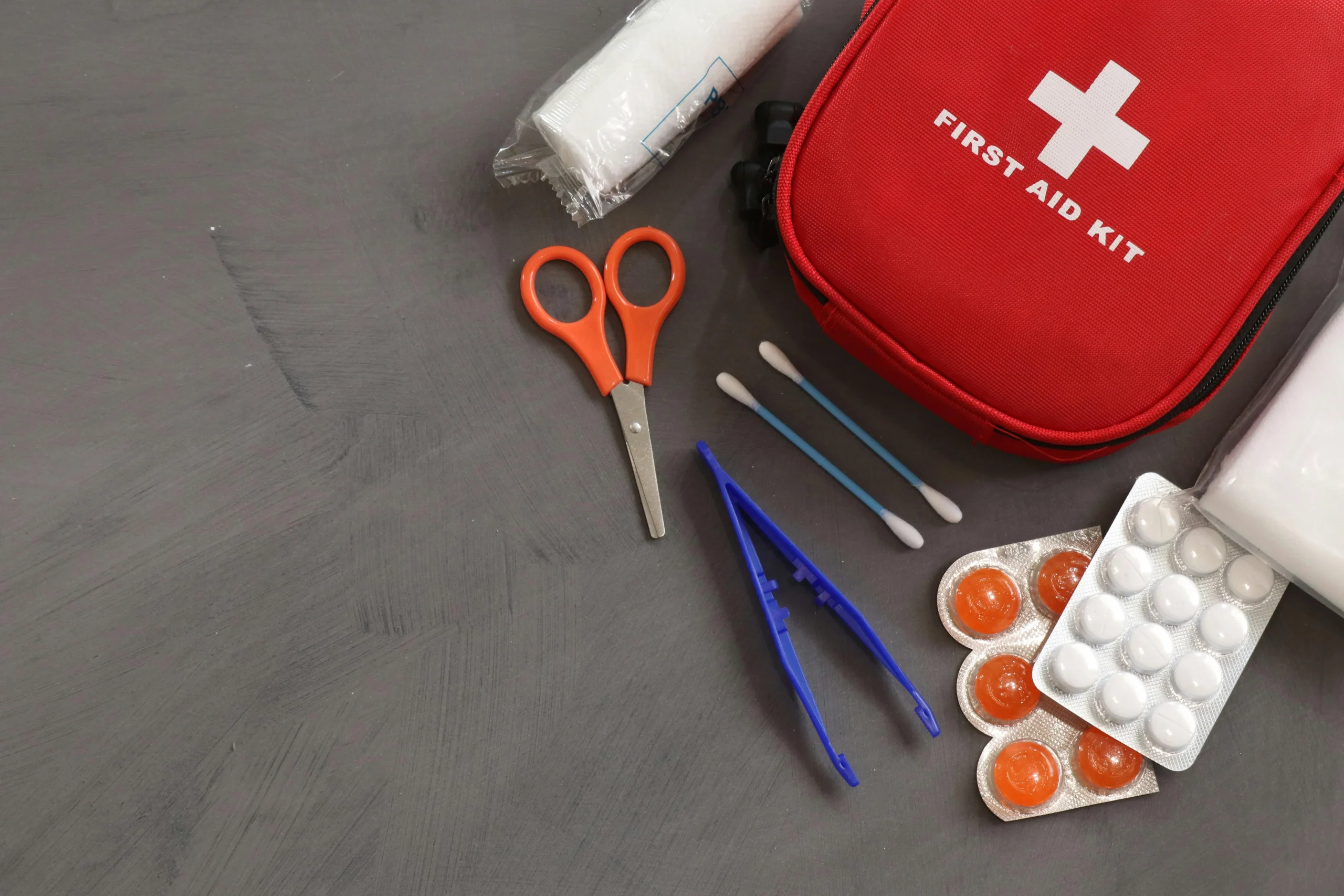 Kits de primeros auxilios: qué incluir y cómo utilizarlos correctamente
